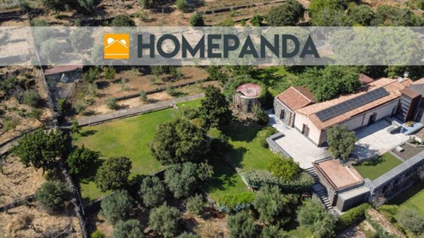 casa indipendente in vendita ad Aci Castello in zona Ficarazzi