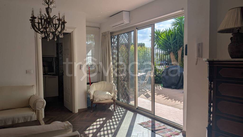 appartamento in vendita ad Aci Castello