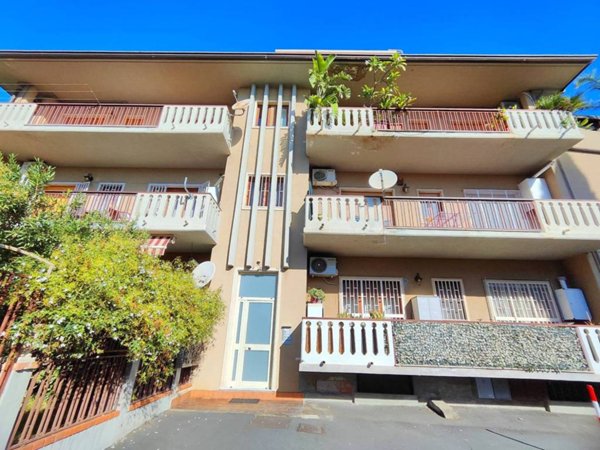 appartamento in vendita ad Aci Castello