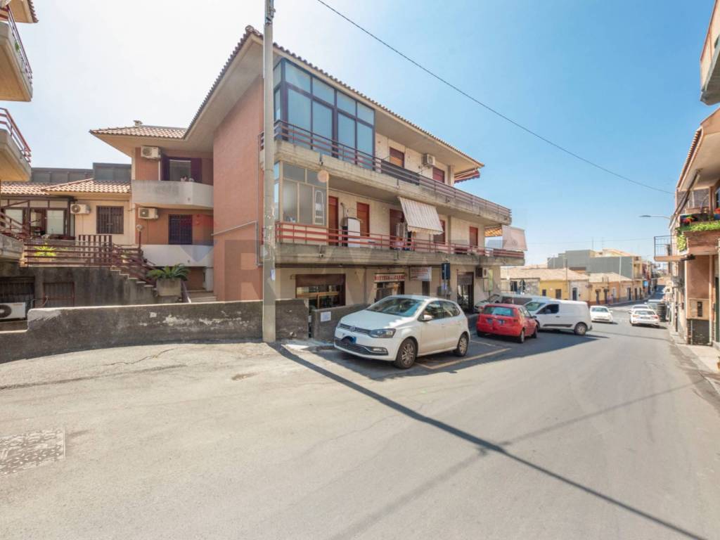 appartamento in vendita ad Aci Castello in zona Ficarazzi