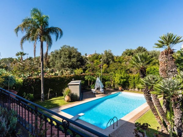 casa indipendente in vendita ad Aci Castello