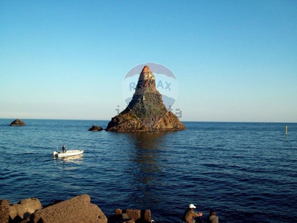 appartamento in vendita ad Aci Castello