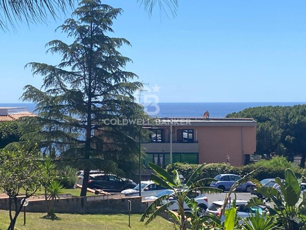 appartamento in vendita ad Aci Castello