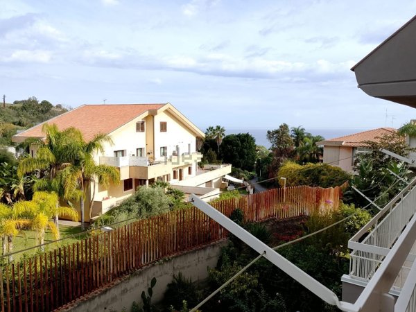 appartamento in vendita ad Aci Castello