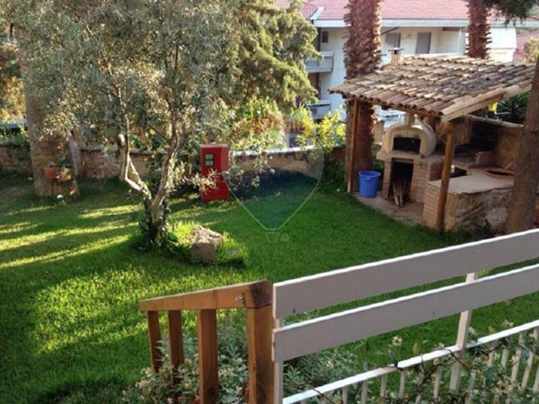 appartamento in vendita ad Aci Castello