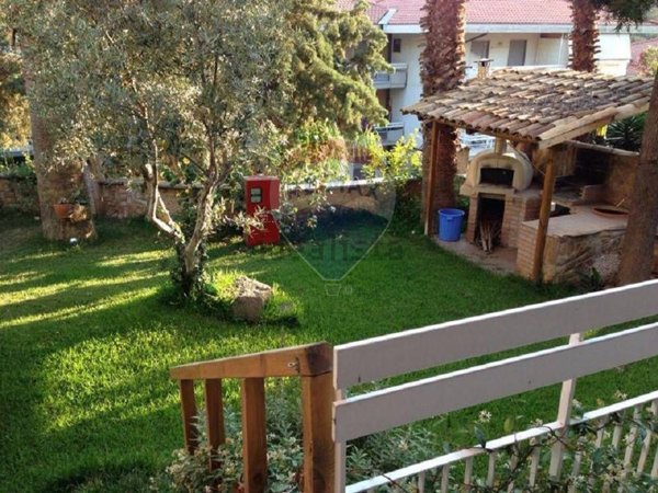 appartamento in vendita ad Aci Castello