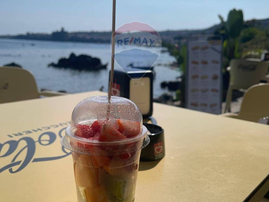 appartamento in vendita ad Aci Castello