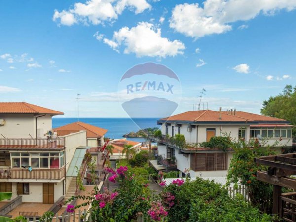 appartamento in vendita ad Aci Castello