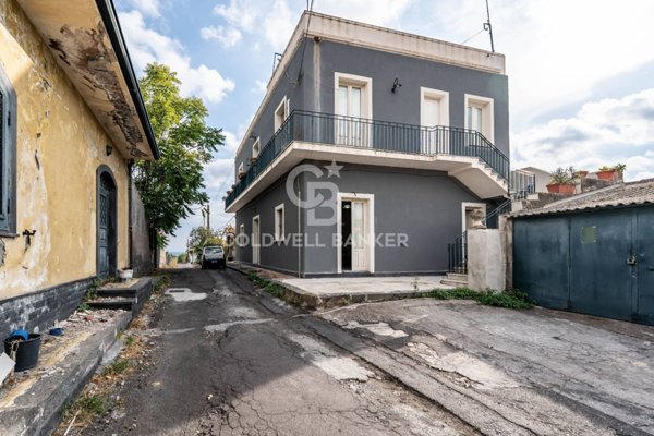 casa indipendente in vendita ad Aci Castello
