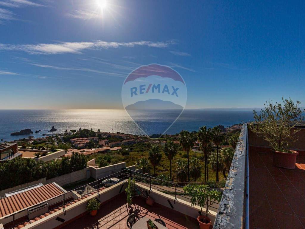 appartamento in vendita ad Aci Castello