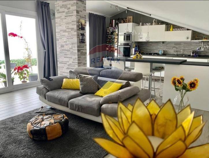 appartamento in vendita ad Aci Castello in zona Ficarazzi