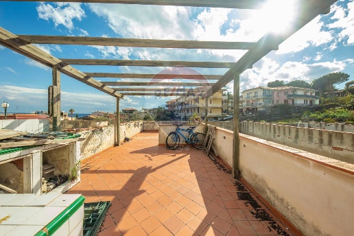 appartamento in vendita ad Aci Castello in zona Aci Trezza