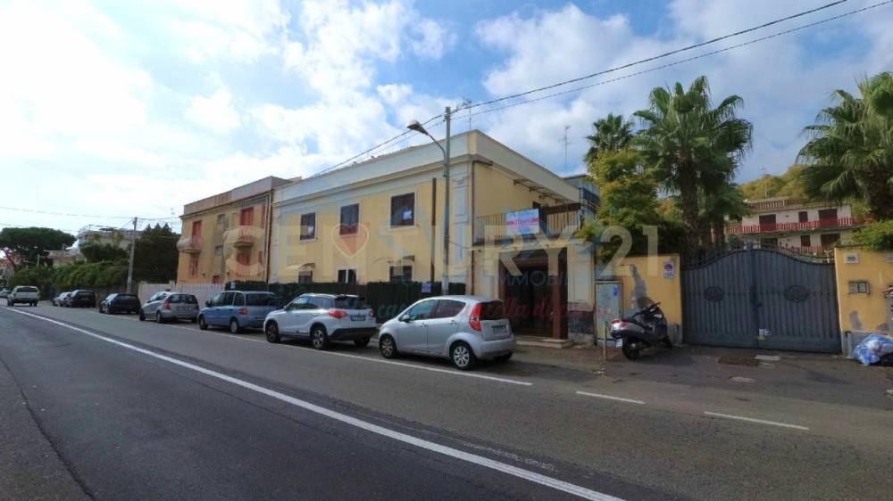 casa indipendente in vendita ad Aci Castello