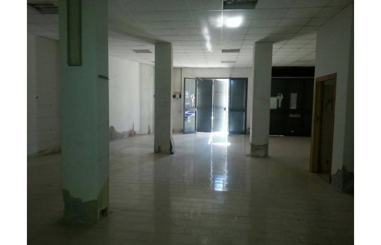 negozio in vendita ad Aci Castello