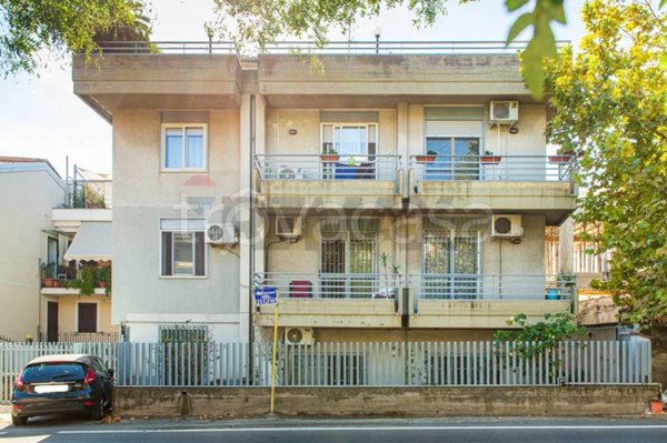 appartamento in vendita ad Aci Castello