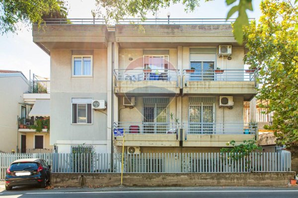 appartamento in vendita ad Aci Castello