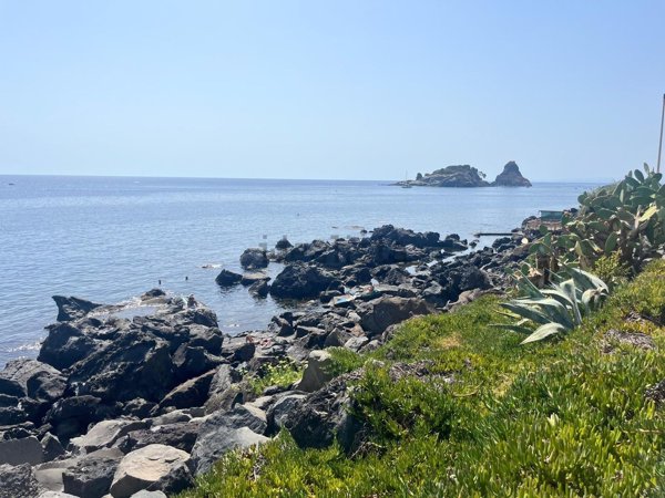 appartamento in vendita ad Aci Castello