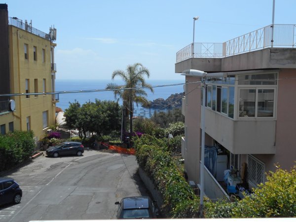 appartamento in vendita ad Aci Castello