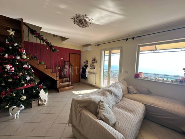 appartamento in vendita ad Aci Castello in zona Ficarazzi