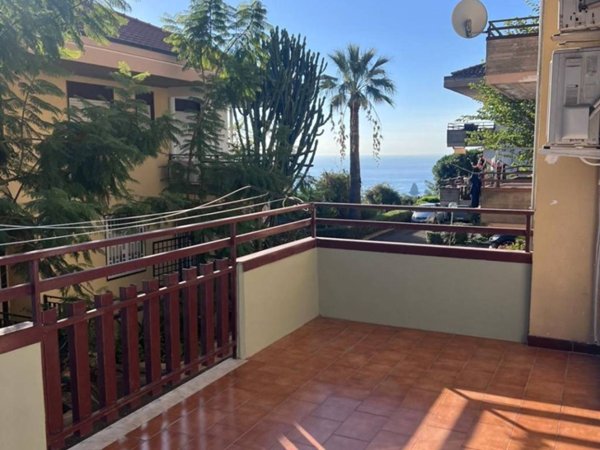 appartamento in vendita ad Aci Castello