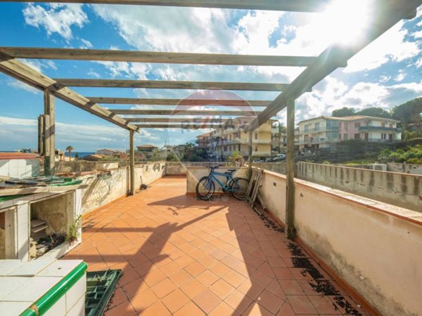 appartamento in vendita ad Aci Castello in zona Aci Trezza