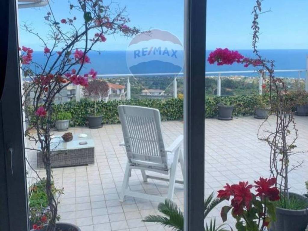 appartamento in vendita ad Aci Castello in zona Ficarazzi