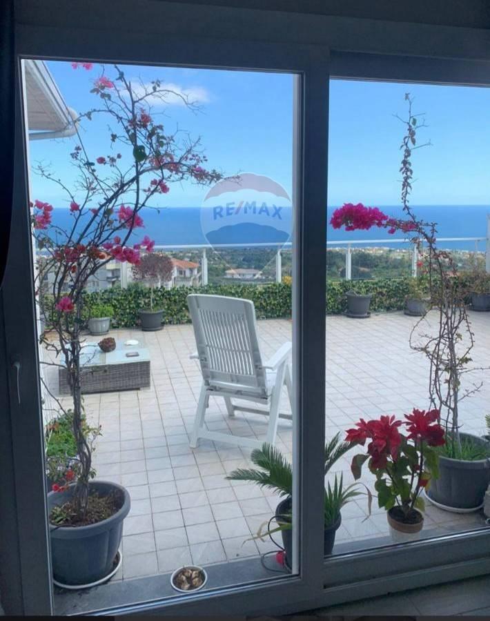 appartamento in vendita ad Aci Castello in zona Ficarazzi