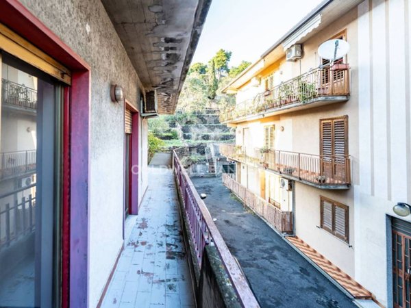 appartamento in vendita ad Aci Castello