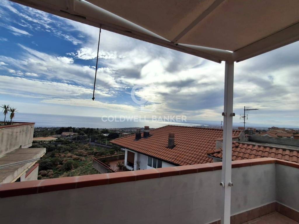 appartamento in vendita ad Aci Castello in zona Ficarazzi