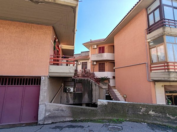 appartamento in vendita ad Aci Castello in zona Ficarazzi