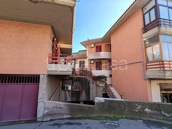 appartamento in vendita ad Aci Castello
