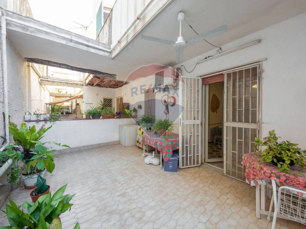 appartamento in vendita ad Aci Castello in zona Aci Trezza