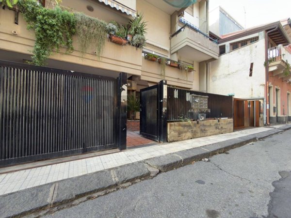 appartamento in vendita ad Aci Castello