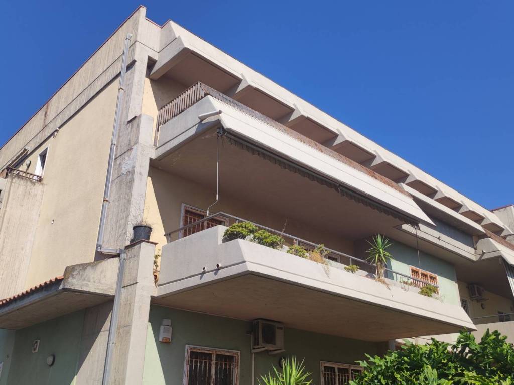 appartamento in vendita ad Aci Castello in zona Ficarazzi