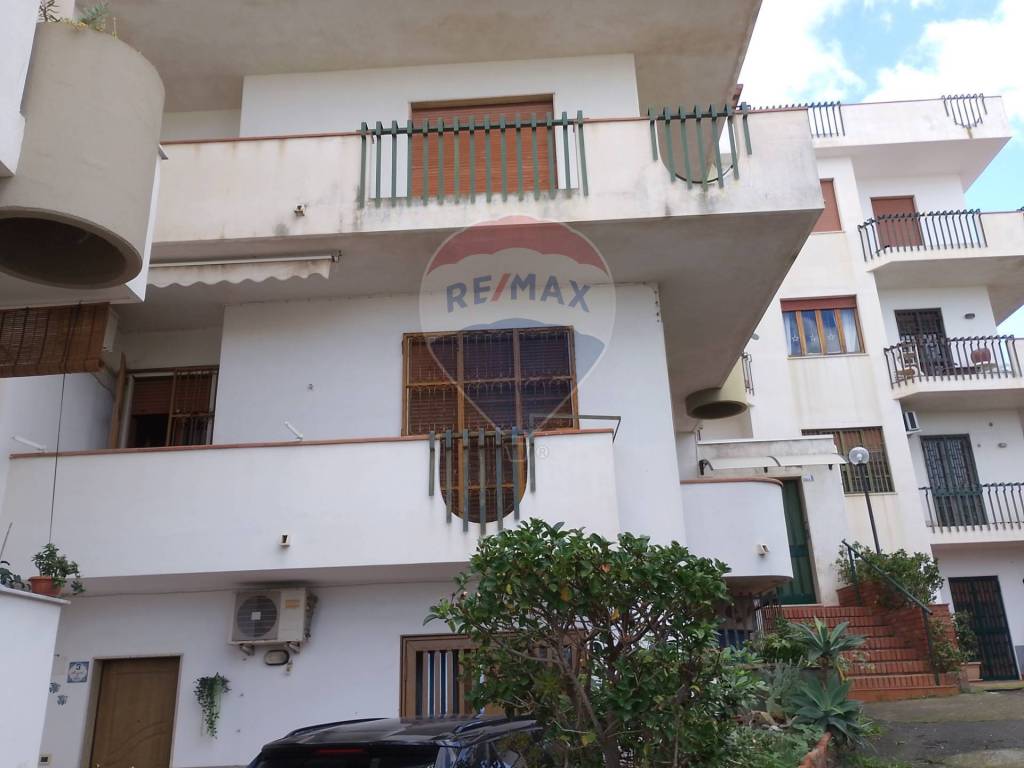 appartamento in vendita ad Aci Castello