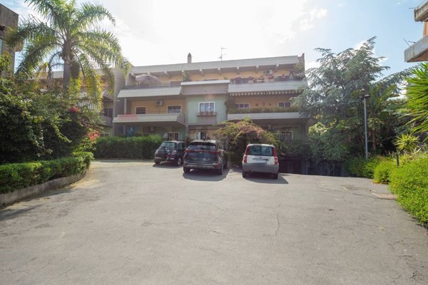 appartamento in vendita ad Aci Castello in zona Ficarazzi