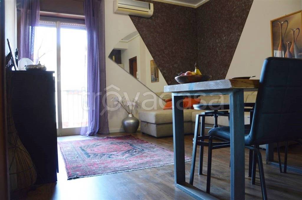 appartamento in vendita ad Aci Castello