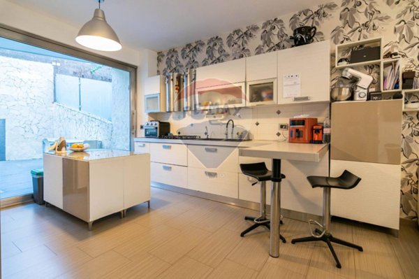 appartamento in vendita ad Aci Castello