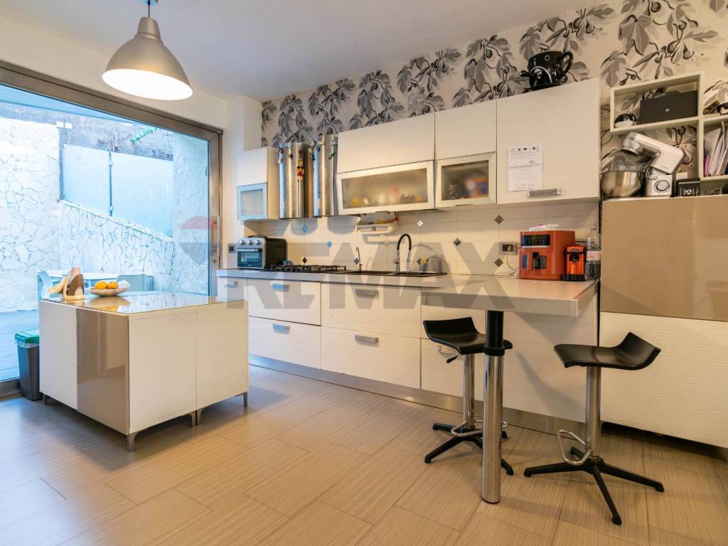 appartamento in vendita ad Aci Castello