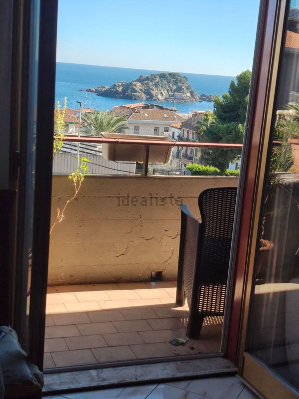 appartamento in vendita ad Aci Castello in zona Aci Trezza