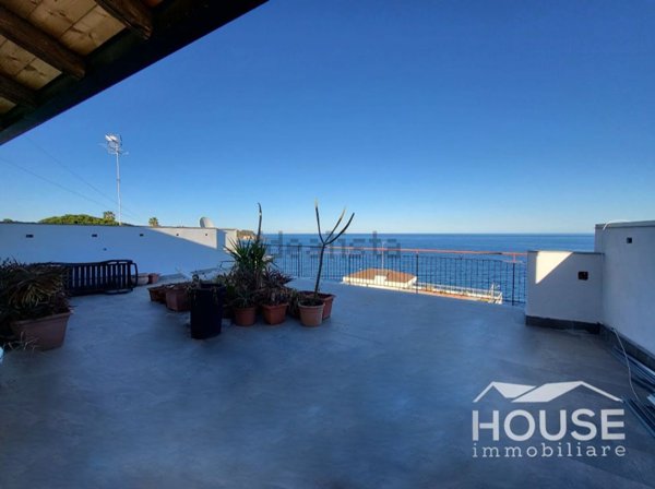 appartamento in vendita ad Aci Castello