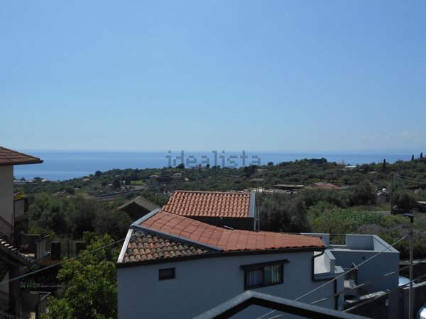 appartamento in vendita ad Aci Castello in zona Ficarazzi