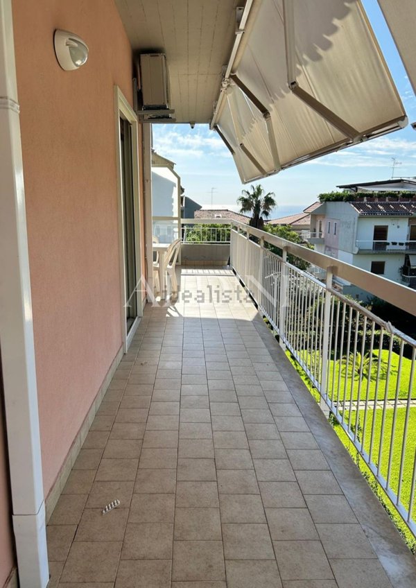 appartamento in vendita ad Aci Castello