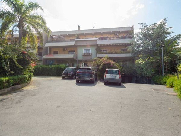 appartamento in vendita ad Aci Castello in zona Ficarazzi