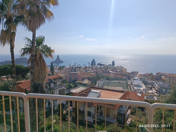 casa indipendente in vendita ad Aci Castello