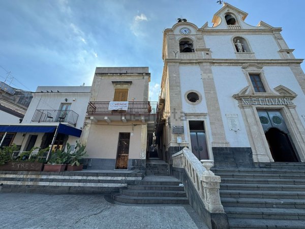 pentavano in vendita ad Aci Castello
