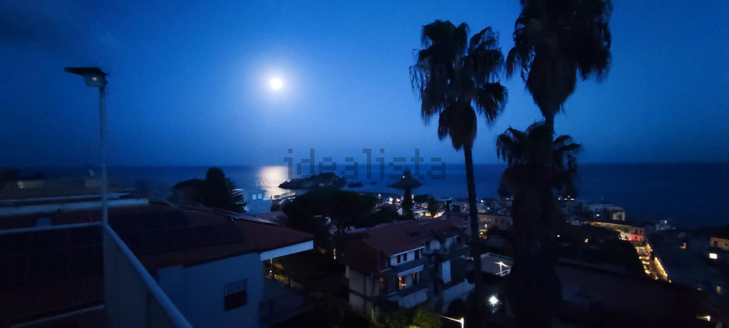 casa indipendente in vendita ad Aci Castello