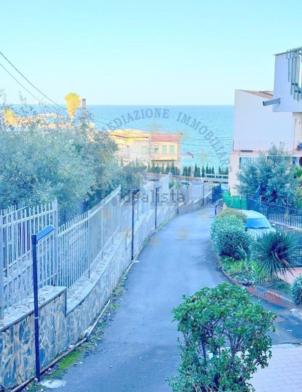 appartamento in vendita ad Aci Castello