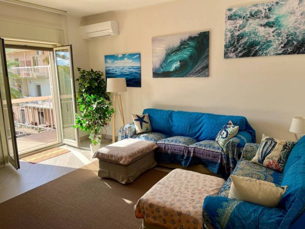 appartamento in vendita ad Aci Castello