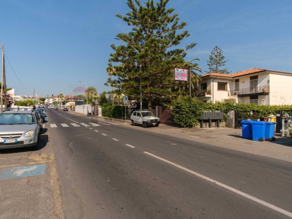 negozio in vendita ad Aci Castello